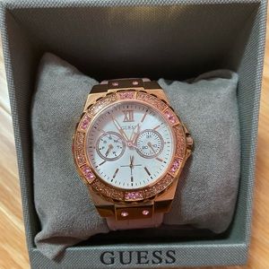 New Rose Gold Guess Watch With Pink Détail